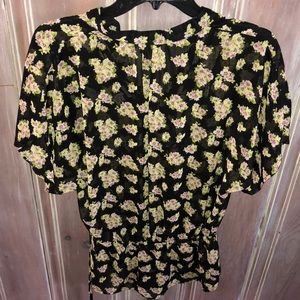 Floral top! Very cute and comfy! 💖💖